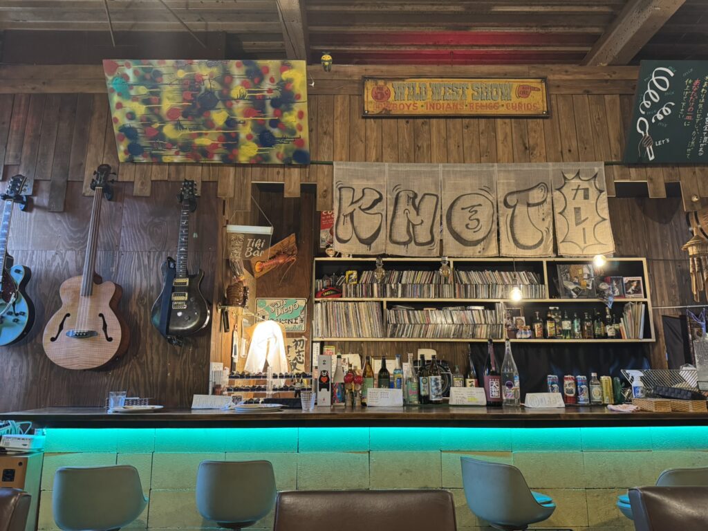 本格カレー屋さん「knot」の店舗内観写真