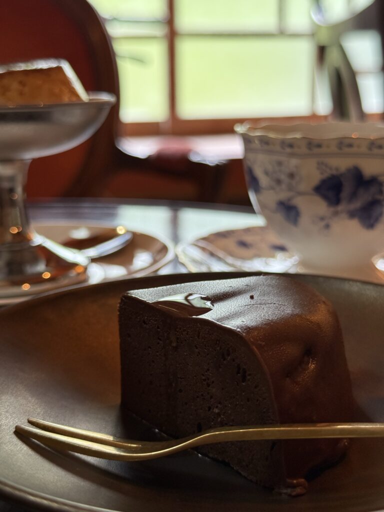 自家製チョコレートケーキの写真