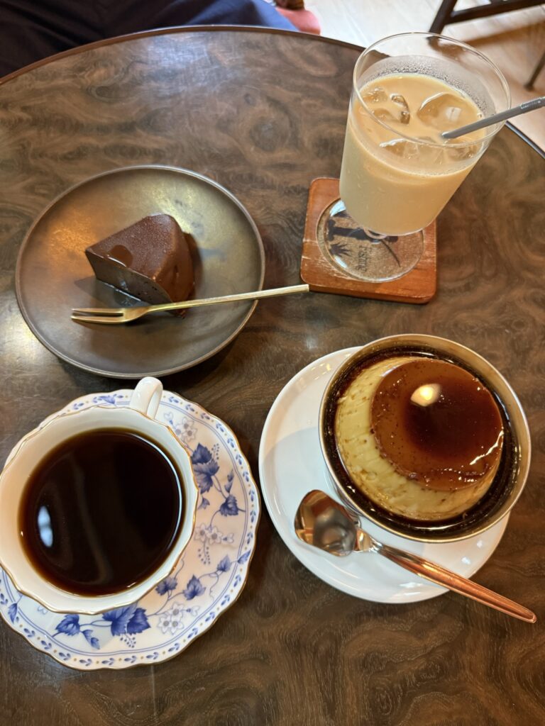 余白オリジナルブレンドとカフェオレ(アイス)の写真