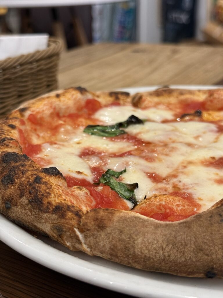 「Pizzeria Bel gioco」(ベルジョーゴ)マルゲリータの写真。