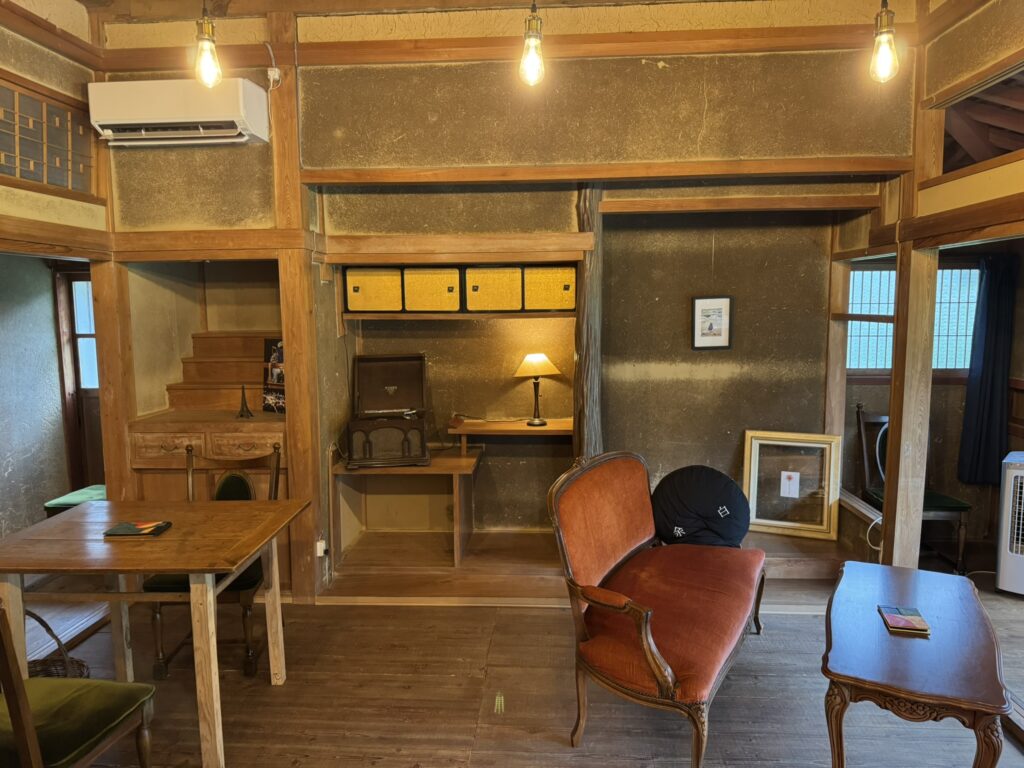 余白の店舗内観写真1