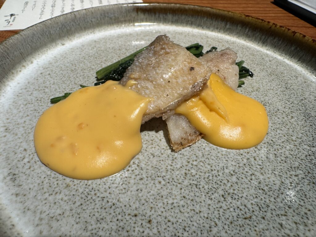 「甘鯛の鉄板焼き ウニクリームソース」の写真