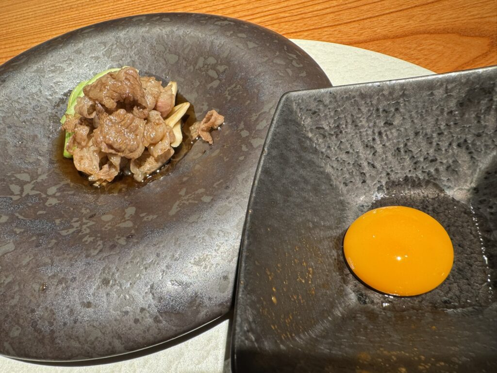 「牛肉の焼きしゃぶ すき焼き仕立て」の写真