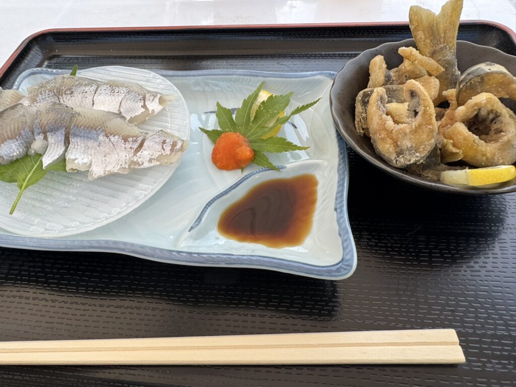 「鮎の里　鳳翩屋」アユの刺身、唐揚げの写真