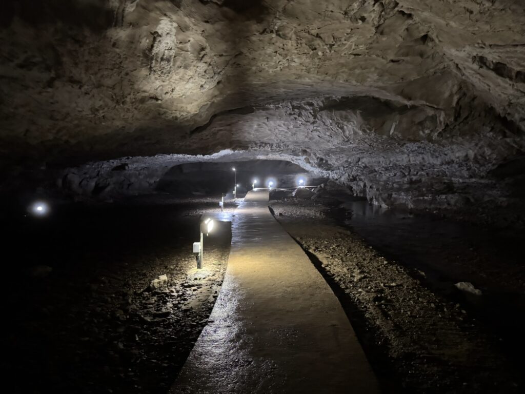 トップ写真。『景清洞』内部写真。