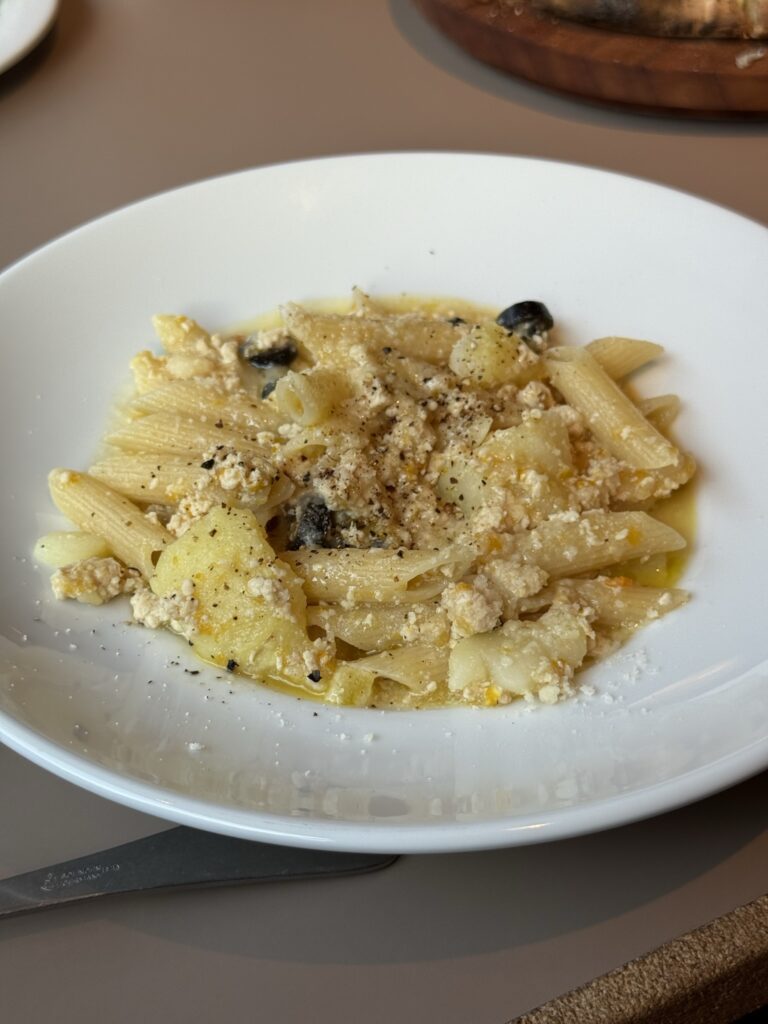 鳥ラグーのショートパスタの写真