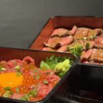 山口市湯田温泉『焼肉 龍の棲み家』こぼれイクラユッケ重、但馬牛ローストビーフ重の写真