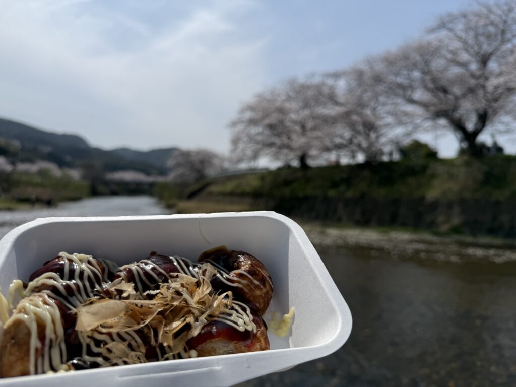 屋台のたこ焼きの写真