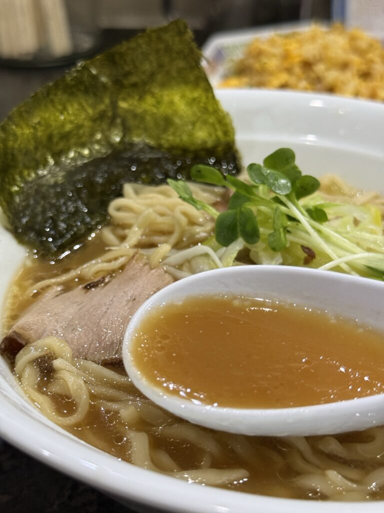 中華そばのスープのアップ写真