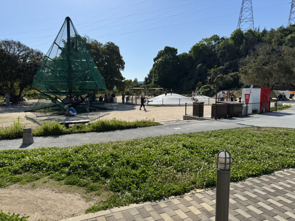 山口県玖珂郡和木町『蜂ヶ峯総合公園』遊具の写真