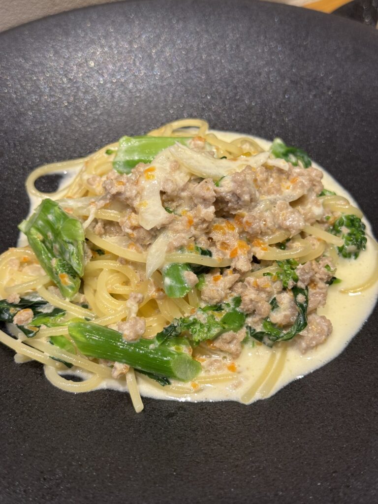 『卯月』豚ひき肉とはなっこりーのクリームスパゲッティ