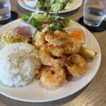 山口県宇部市『LAUGH CAFE ＆ BAKE（ラフ カフェ アンド ベイク）』海老マヨプレートの写真