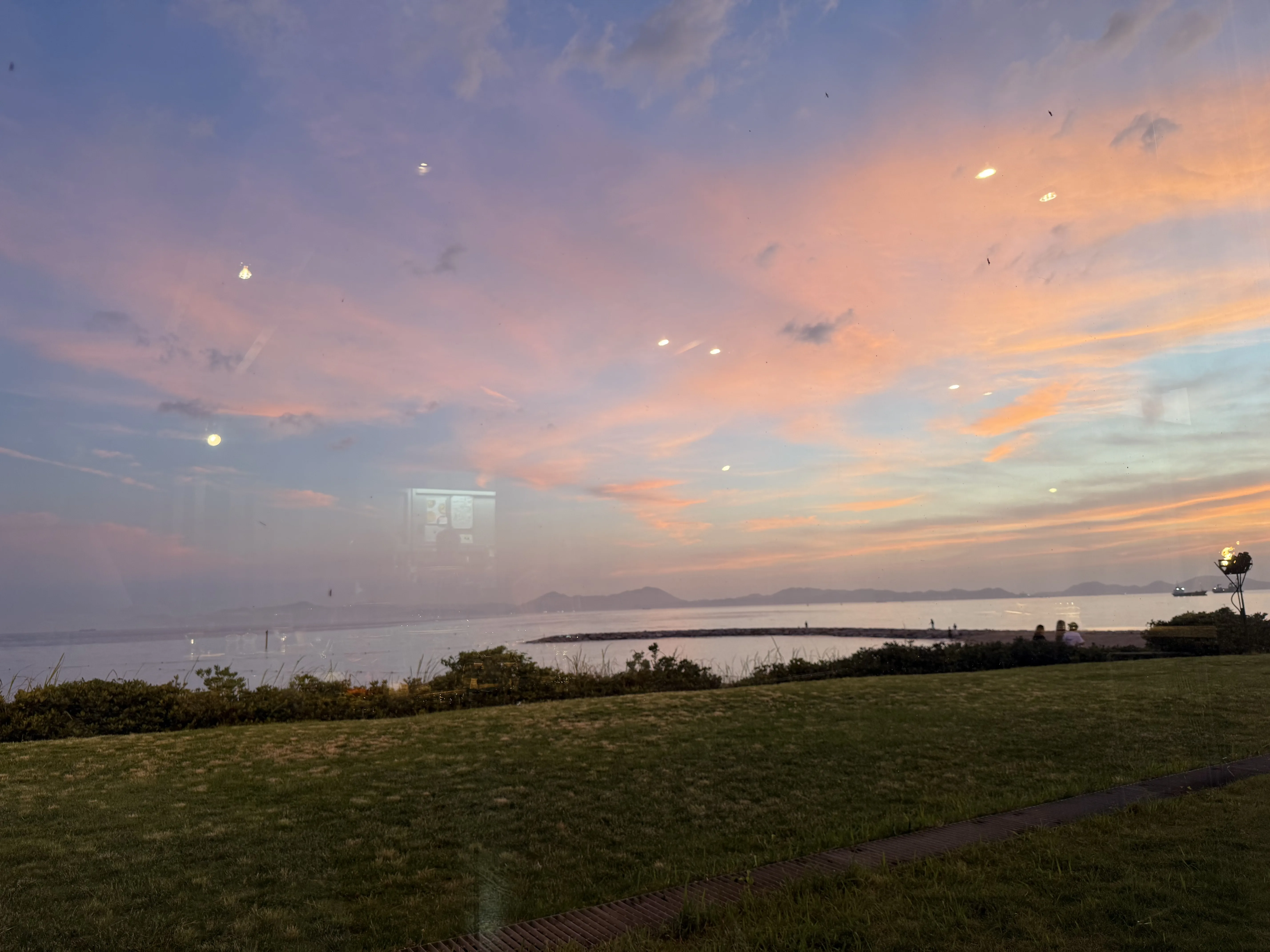 山口県山陽小野田市『ソル・ポニエンテ』客席から見えるオーシャンビューの夕景