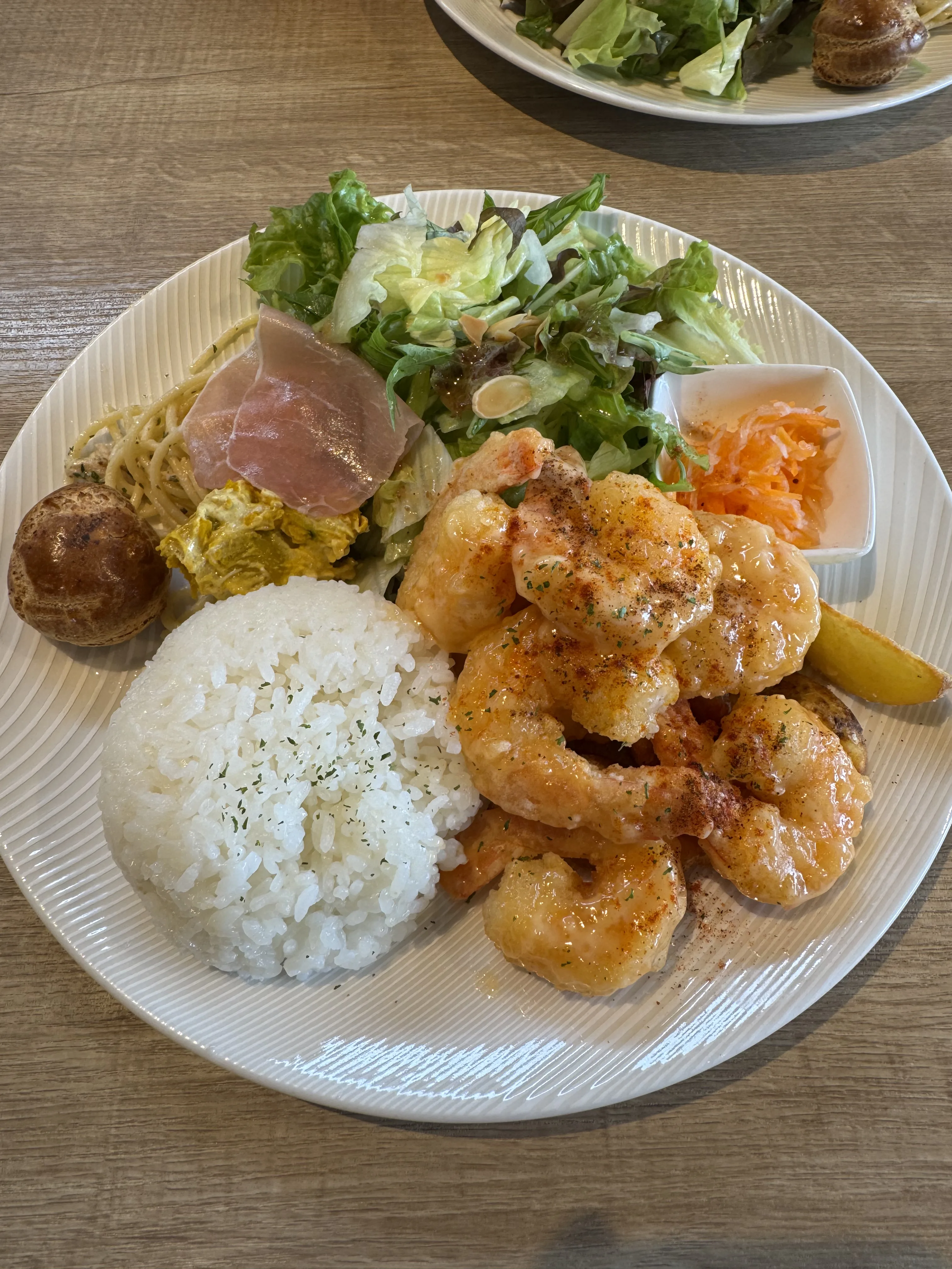 『LAUGH CAFE & BAKE(ラフ カフェ アンド ベイク)』海老マヨプレート