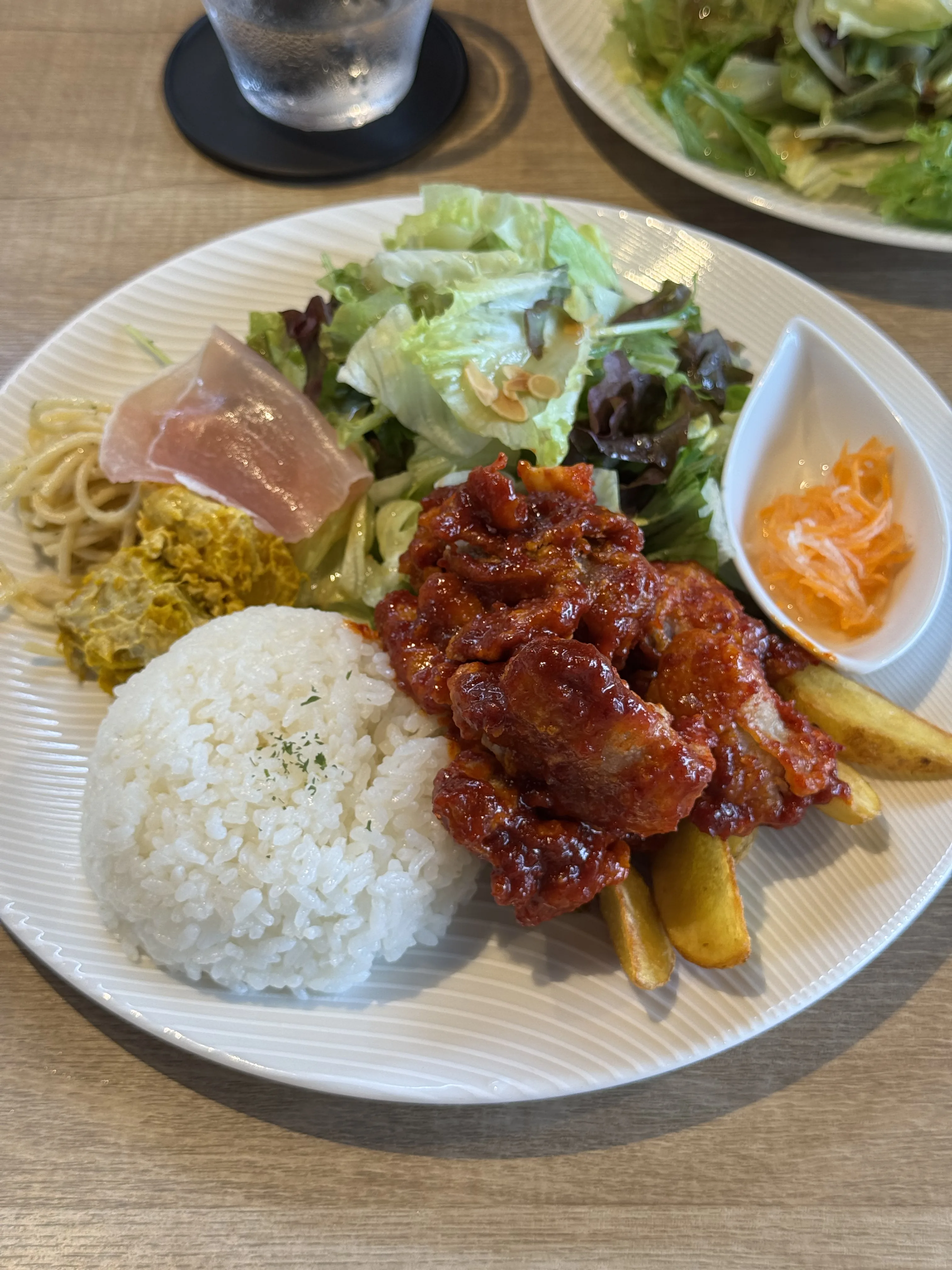 『LAUGH CAFE & BAKE(ラフ カフェ アンド ベイク)』旨辛チキンプレート